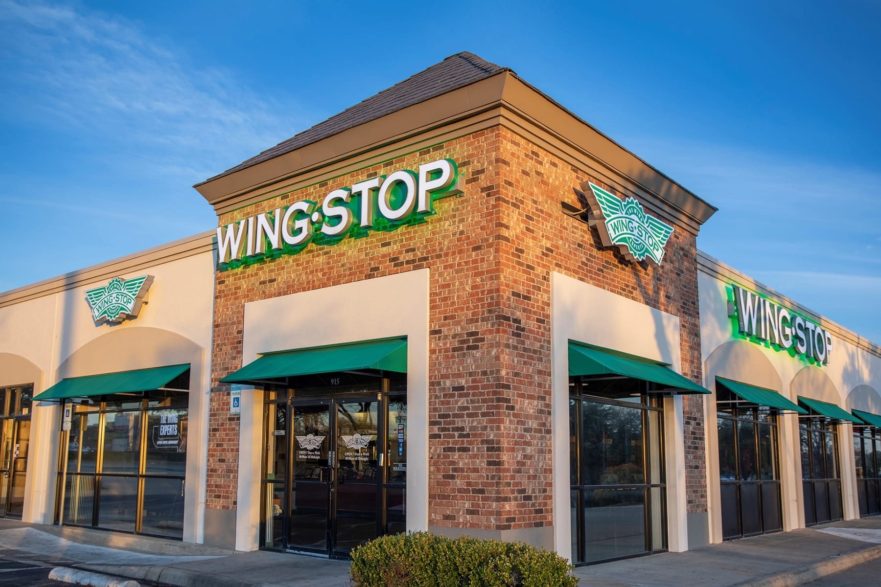 Wingstop store front image 2 in JPG format