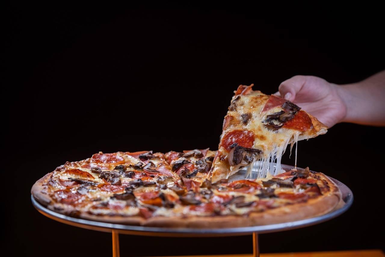 Practical strategies to help Pizza Restaurant owners grow in 2025 through menu updates, online ordering, loyalty, marketing, and operations.