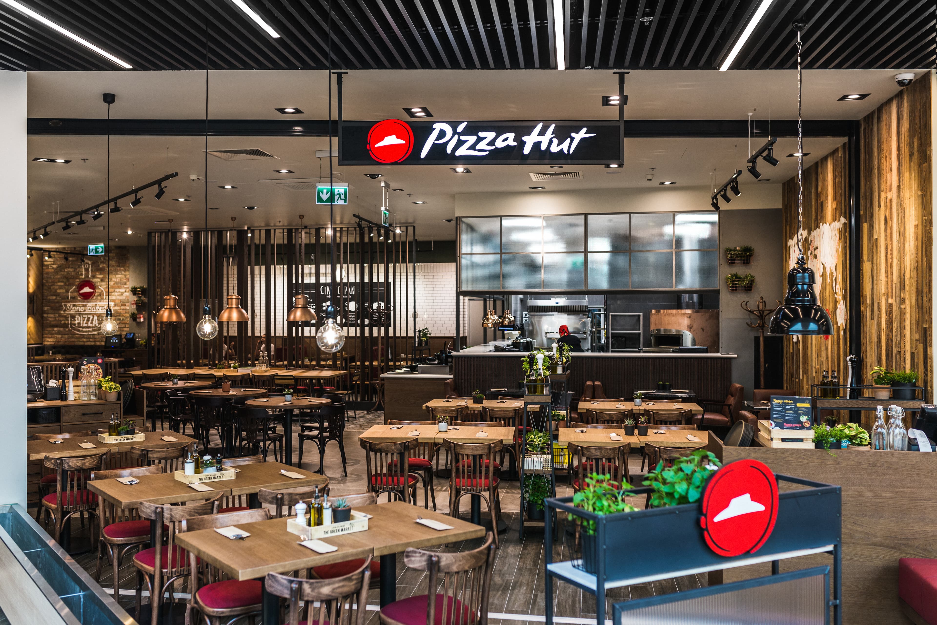 Explore how Pizza Hut's recent buyout and franchise dynamics are reshaping the restaurant industry landscape. Understand the implications of bankruptcy on franchise operations and market share.