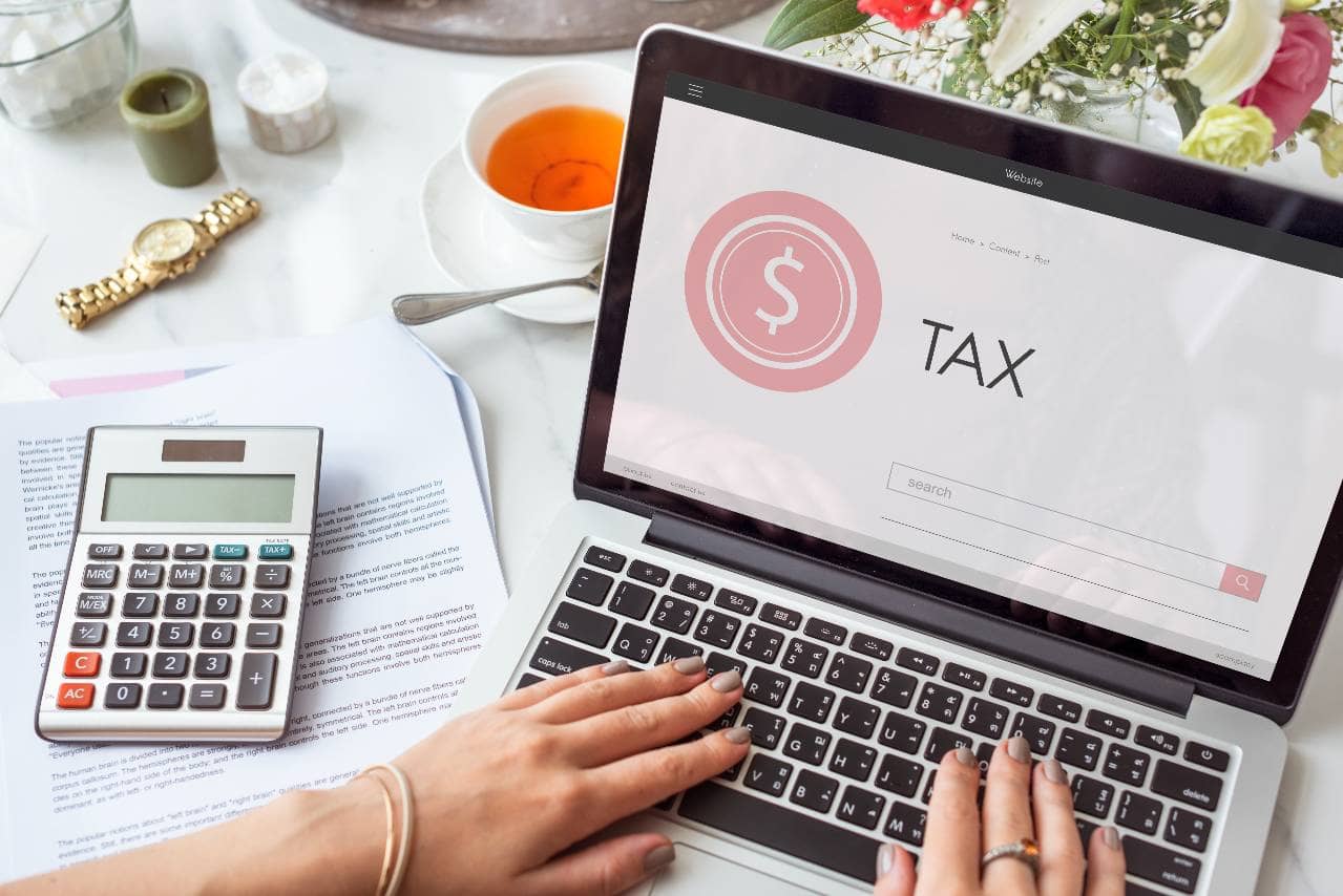 A Complete Guide to Restaurant Payroll Tax Requirements