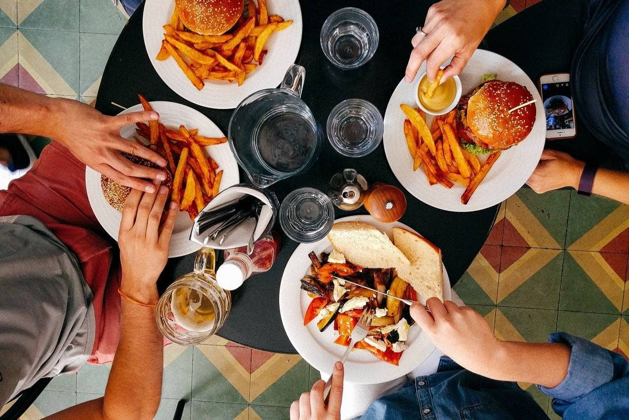 Average restaurant food cost percentage decides profit of restaurants.