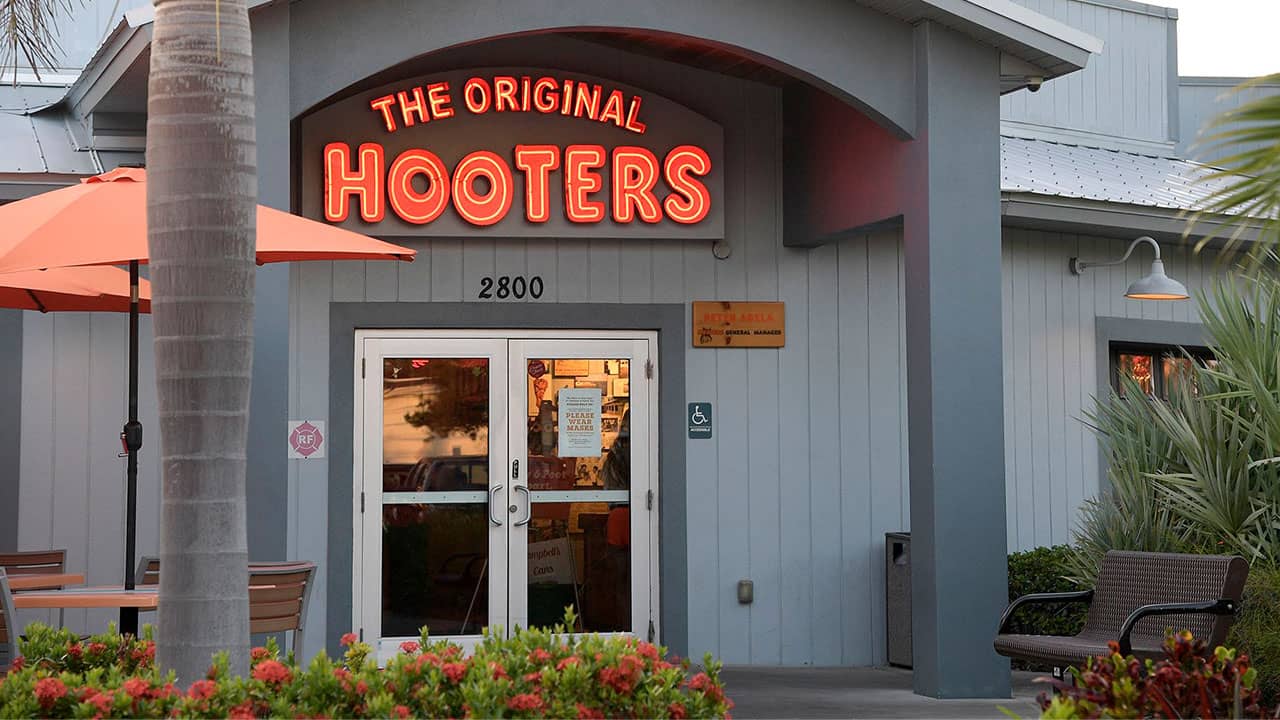 15000381 hooters cnn clean tn img