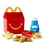 nr 202103 7002 4mcnuggetshappymeal appleslices whitemilkjug left 2000x2000 article card desktop