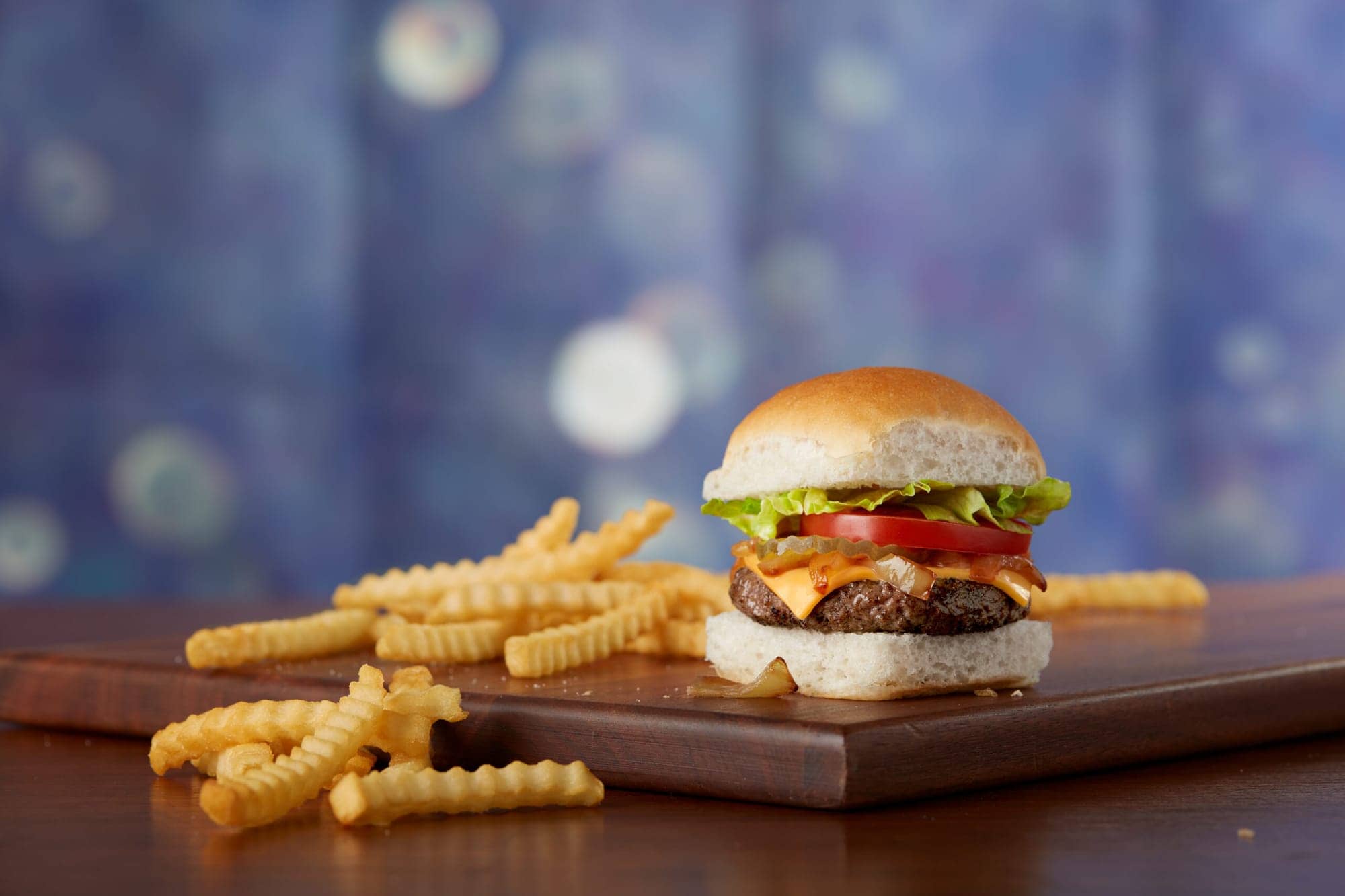 https://d3n2401vhvcfv5.cloudfront.net/_images/company/White Castle/1738007262995-1736358092231-Restaurant_1921_Iceberg_Roma_SmokedCheddar_Web_Desktop_2677-scaled.jpg