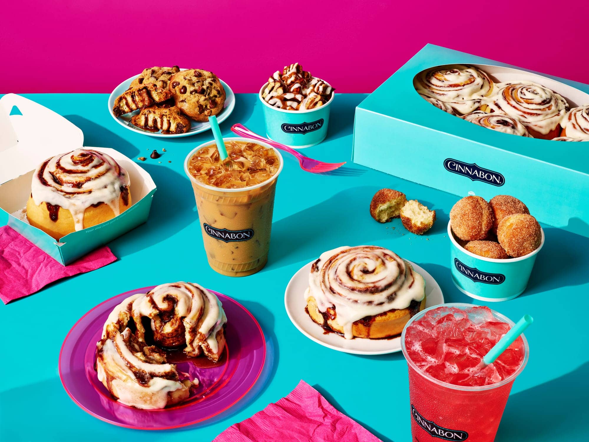 https://d3n2401vhvcfv5.cloudfront.net/_images/company/cinnabon/1734645956917-Cinnabon_ProductArray_3-4 copy.jpg