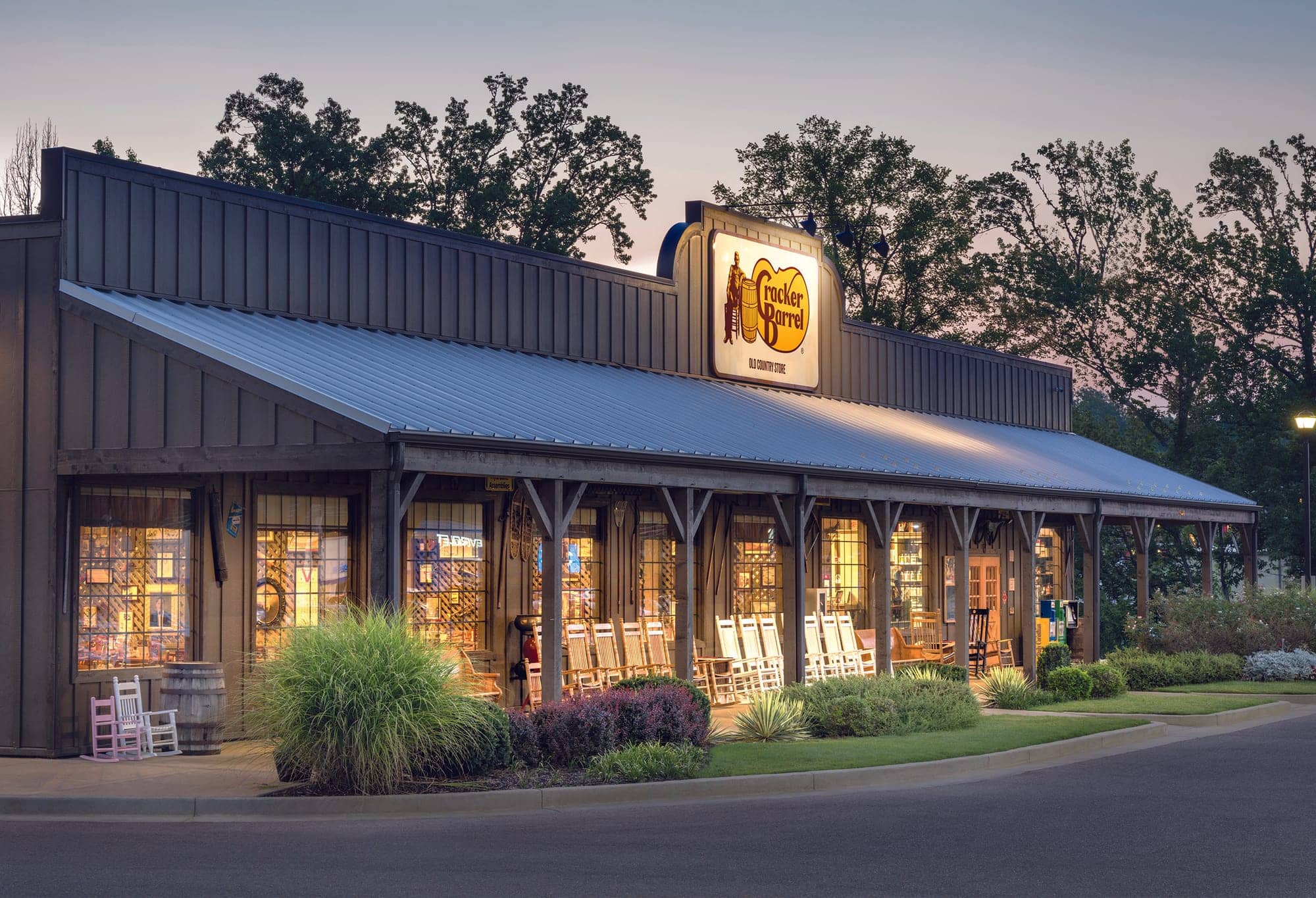 https://d3n2401vhvcfv5.cloudfront.net/_images/company/cracker_barrel/store-front-2.jpg